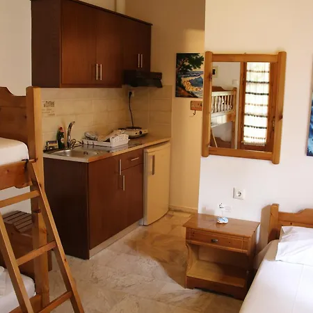 Patroudis House アパート